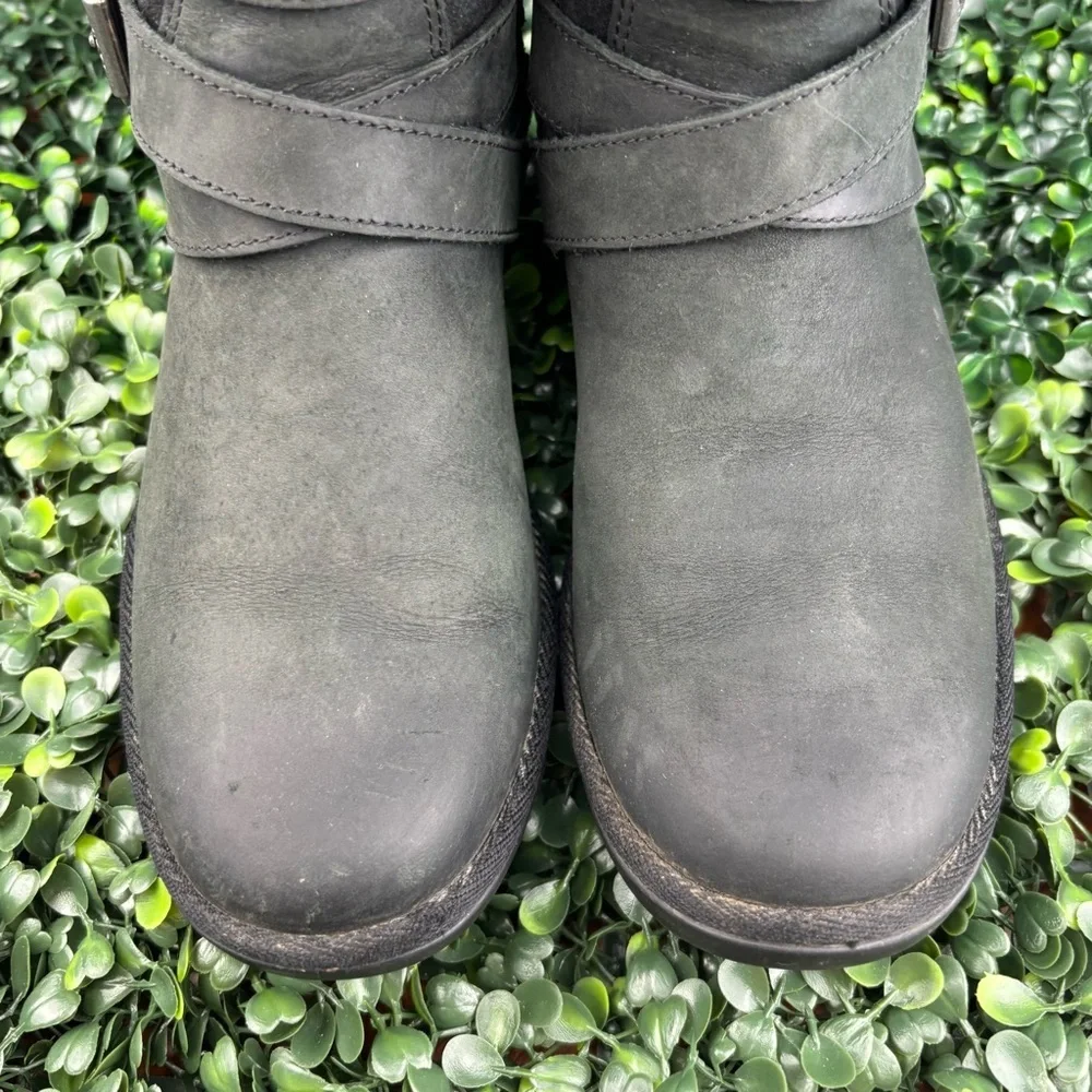 UGG LORNA BLACK SUEDE DOBLE BUCKLE STRAPS BOOTS SIZE 5.5 Woman